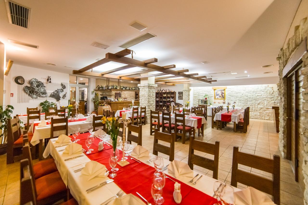 Hotel Merlot Opuzen  Ngoại thất bức ảnh